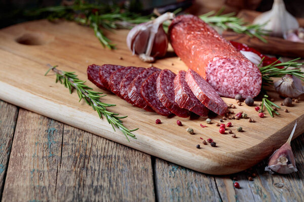 Салями с розмарином, чесноком, перцем и специями
.