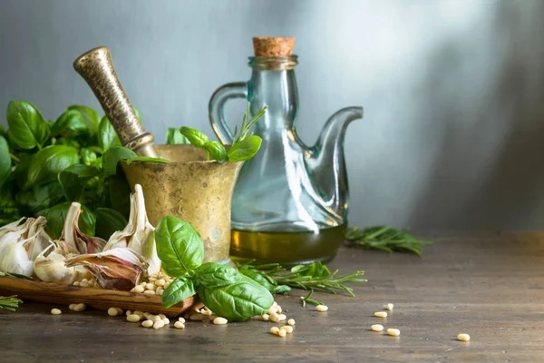 Ingrediënten voor pesto. — Stockfoto