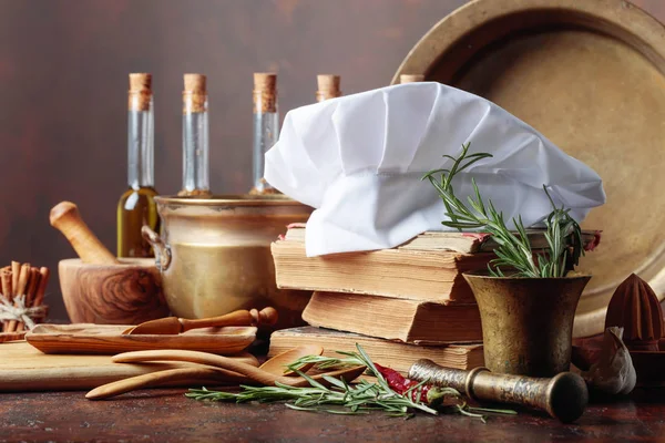 White chef's hat and old cookbooks. — Stock Photo, Image