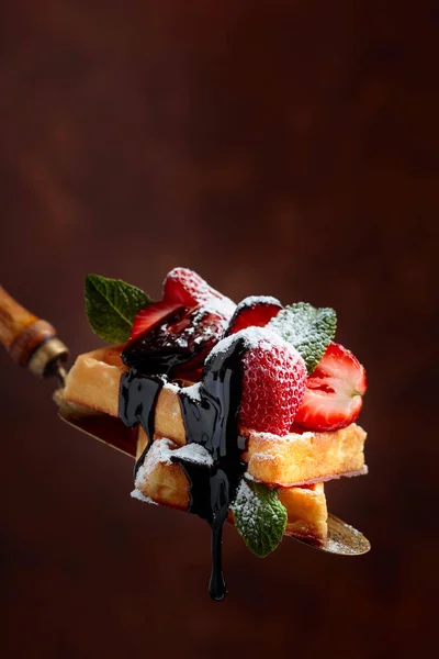 Belgian waffles with strawberries, mint and chocolate sauce. — Stock Photo, Image