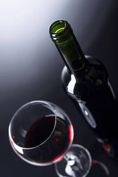 Glass and bottle of red wine. — Stock Photo, Image