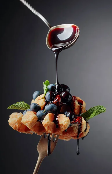 Homemade Belgian waffles with  chocolate syrup, blueberry and mi — Stock Photo, Image