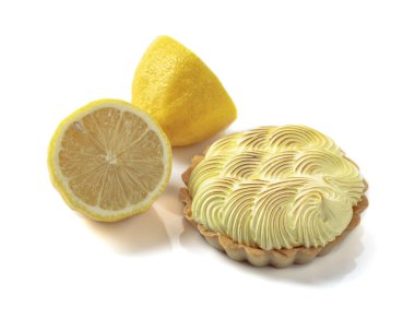 Beyaz izole limon krema ile Tartlet.