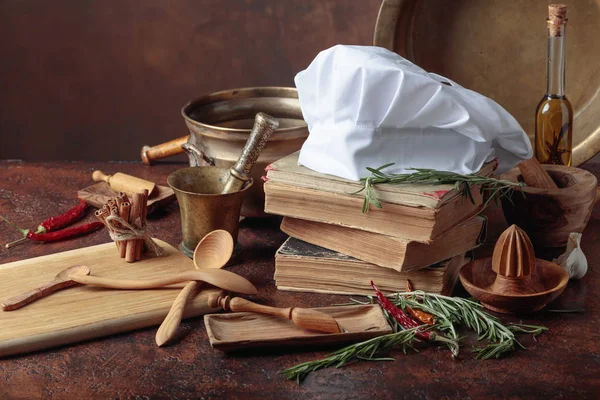 White chef's hat and old cookbooks. — Stock Photo, Image