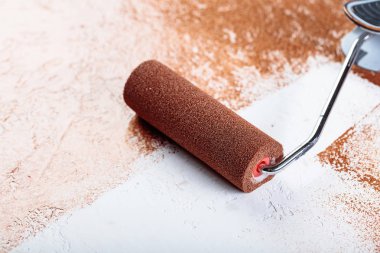Daire içinde rulo yüzey bakır boya boyama yakın