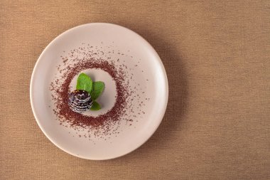 Bej plaka nane ile Çikolata topu.