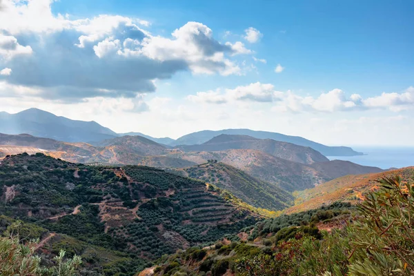 Prachtig landschap van Kreta, zee en bergen. — Stockfoto