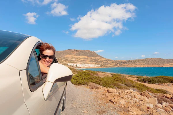 Happy Mature woman with sunglasses in automobile on bright sunny — Stock Photo, Image