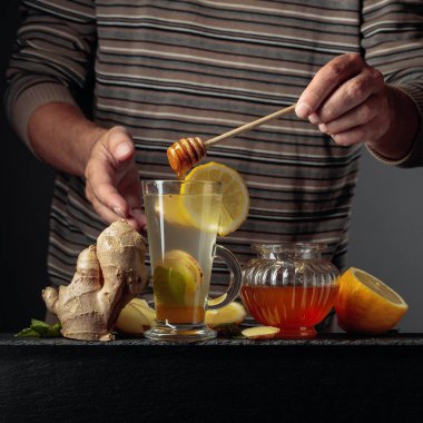 Limon, nane ve ballı zencefil çayı.