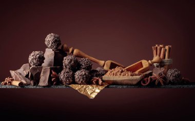 Çikolatalı trüf, kırık çikolata ve baharatlı.. 