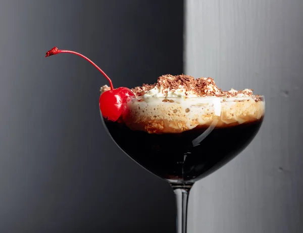 Coffee cocktail with whipped cream sprinkled with chocolate chip — Stock Photo, Image
