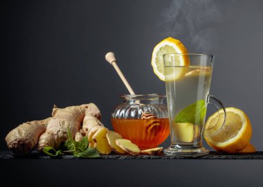 Limon, nane ve ballı zencefil çayı.