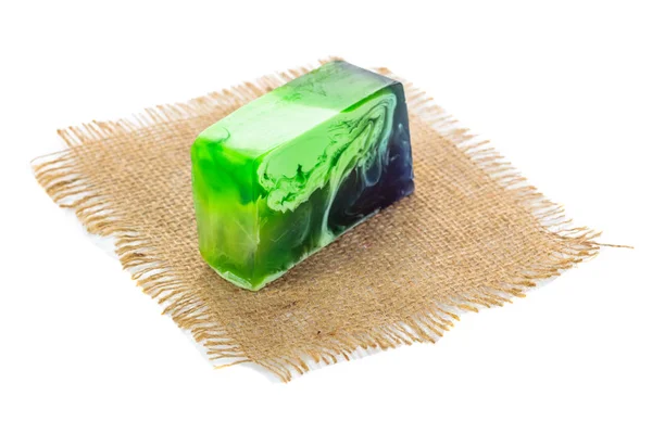 Handgemaakte zeep bar met groene druiven geïsoleerd op een witte achtergrond — Stockfoto