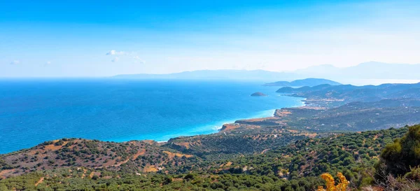 Hermoso paisaje de Creta, mar y montaña . —  Fotos de Stock