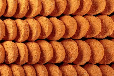 Sırayla donmuş hamburger köfteleri..