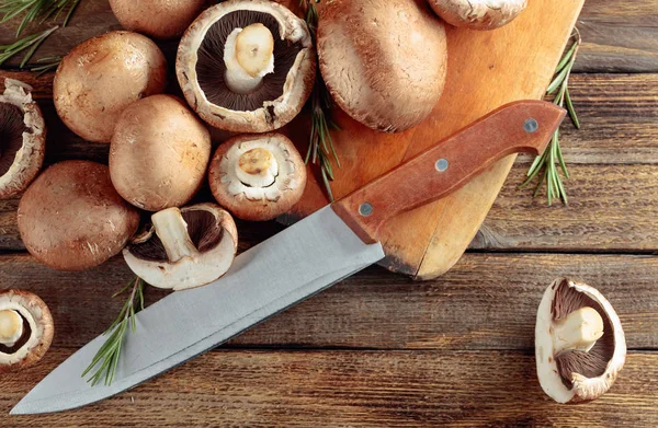 Fresh mushrooms champignon on a old wooden table. — Stock Photo, Image