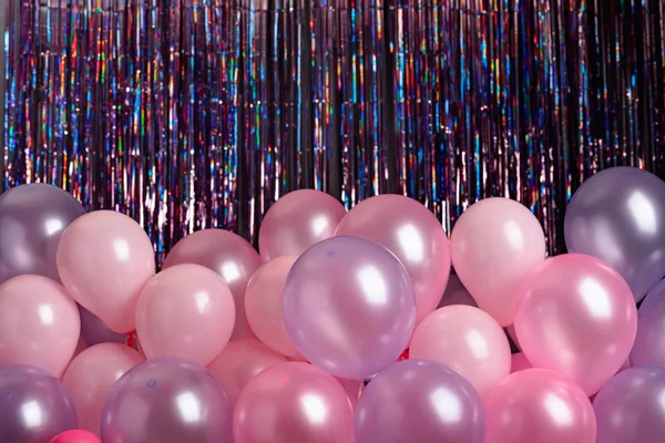 Pink and purple balloons on colorful background. — Stock Photo, Image