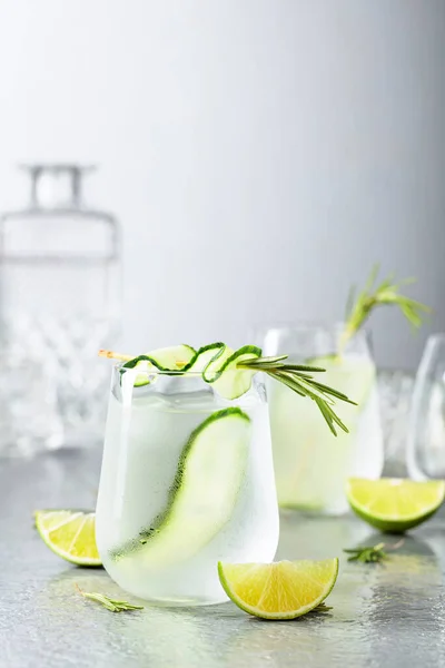 Boisson Désintoxication Limonade Rafraîchissante Glacée Verte Avec Romarin Concombre Lime — Photo