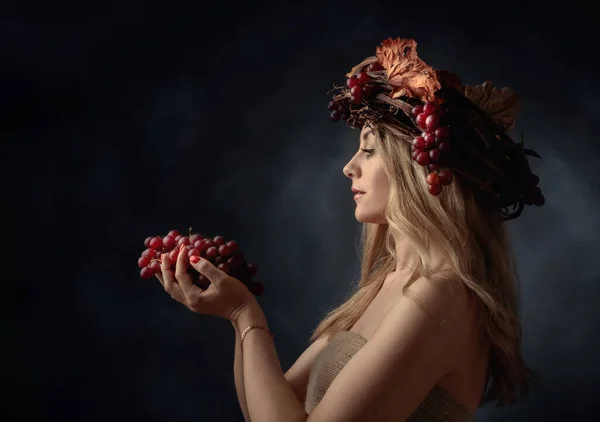 Portrait Beautiful Caucasian Blonde Woman Grapes Shy Image Blonde Nymph — Stock Photo, Image