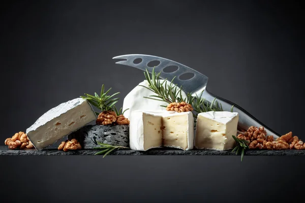 クルミとローズマリーのチーズ スペースのコピー — ストック写真