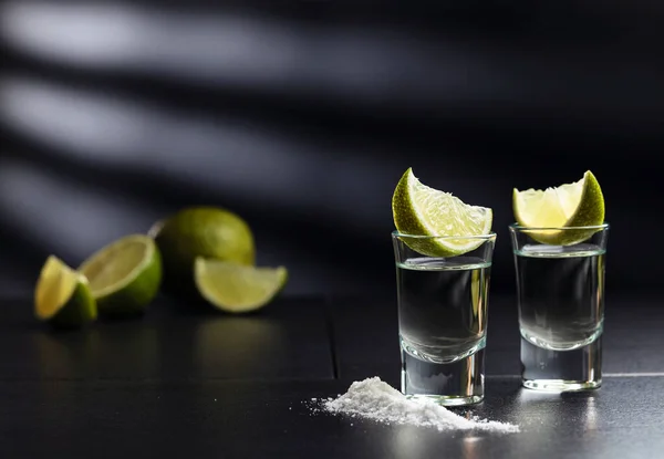 Tequila Lime Och Salt Svart Bord Kopiera Utrymme — Stockfoto