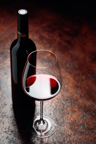 Garrafa Copo Vinho Tinto Foco Seletivo Espaço Cópia — Fotografia de Stock