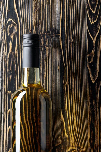 Açılmamış Beyaz Şarap Şişesi Eski Ahşap Bir Arka Planda Boşluğu — Stok fotoğraf