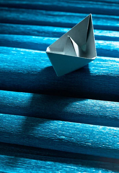 Origami Navio Papel Mar Papel Azul Espaço Cópia — Fotografia de Stock