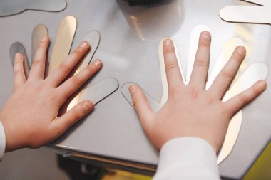 çocuğun el palm yazdırma tablo