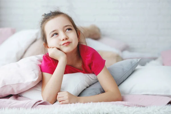 Young Long Haired Girl Pink Shirt Lying Bed Pillows Dreamily — Stock Photo, Image