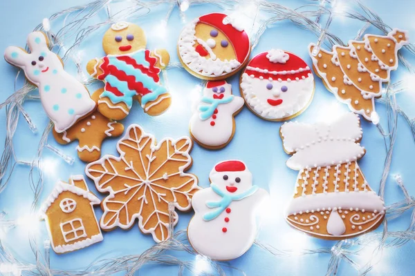 Різдвяне Імбирне Печиво Синьому Фоні — стокове фото