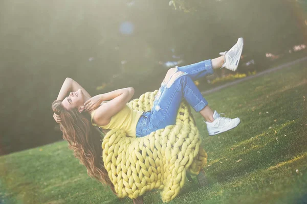 Young Pretty Fashionable Girl Yellow Shirt Blue Jeans Looking Smartphone — Stock Photo, Image