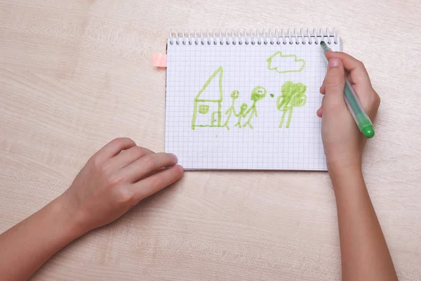 Handen Van Kinderen Tafel Het Kind Trekt Het Huis Familie — Stockfoto