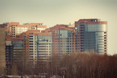 Şehir manzarası, konut, ofis binaları.