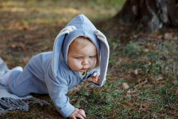 Επτά Μήνας Παλαιό Μωρό Αγόρι Μπλε Μάτια Ένα Κοστούμι Από — Φωτογραφία Αρχείου