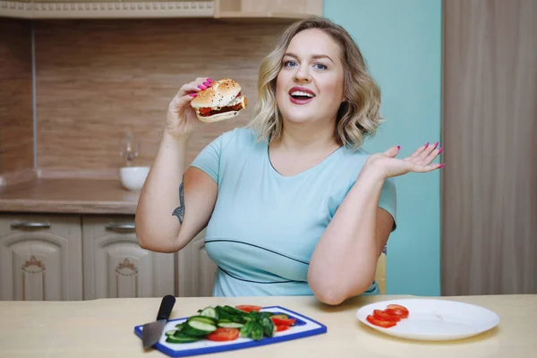 Chubby girls eating Chubby girls eating can read