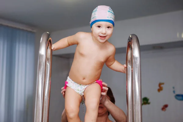 Madre Con Ejercicios Bebé Piscina Estilo Vida Saludable Rehabilitación Agua —  Fotos de Stock