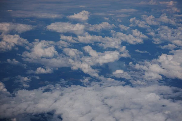 Céu Azul Nuvens Janela Avião Voador Vista Acima — Fotografia de Stock