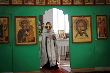 insanlar kilisede vaftiz çocukların, Rusya Federasyonu