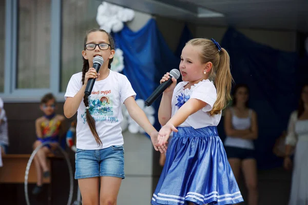 Rusia Siberia Niños Actuando Escena Callejera Celebración Ciudad Novosibirsk 2016 —  Fotos de Stock