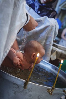 insanlar kilisede vaftiz çocukların, Rusya Federasyonu