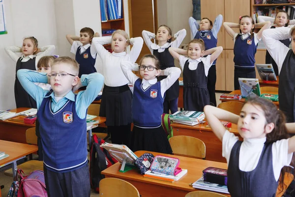 Russland Sibirien März 2017 Schulkinder Pause Für Übungen — Stockfoto