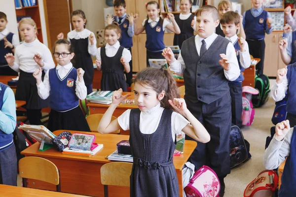 Rusland Siberië Maart 2017 Kinderen School Break Voor Oefeningen — Stockfoto