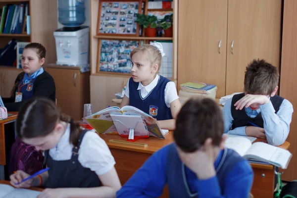 Nowosybirsk Rosja Maja 2018 Badania Uczniów Szkoły Podstawowej Klasie — Zdjęcie stockowe