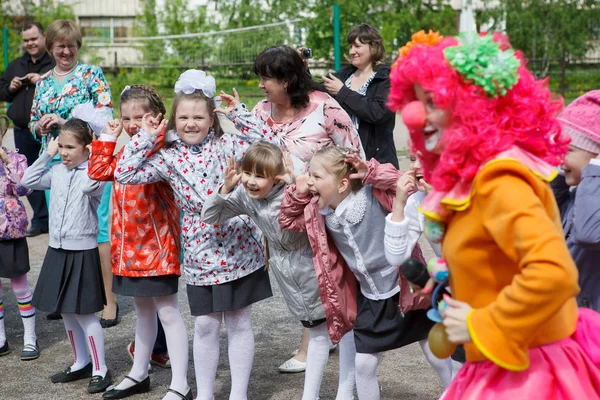 Novosibirsk Rusia Mayo 2016 Día Los Niños Con Payasos — Foto de Stock