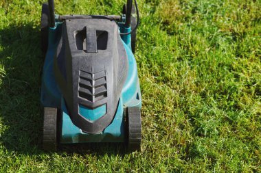 Yeşil çim elektrikli çim biçme makinesi, seçici odak kesme