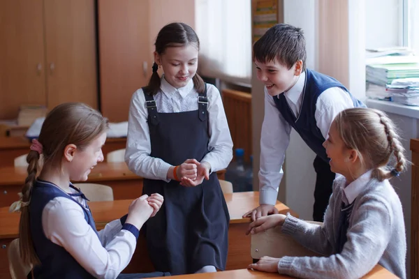Pupils at the desk think and decide the task in the school. Prim — Stock Photo, Image