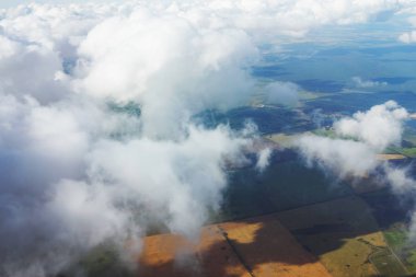 Peyzaj, bulutlardan aracılığıyla dünya yüzeyinin bir bir