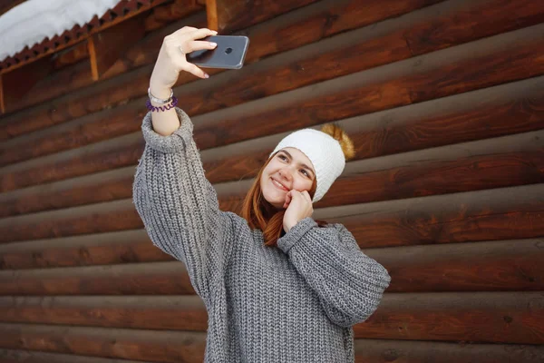 Young, pretty woman in a hat and sweater. — Stock Photo, Image