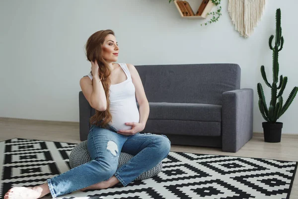 Mulher grávida bonita — Fotografia de Stock